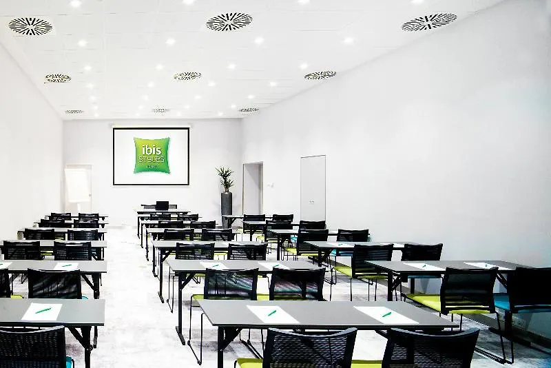Ibis Styles Budapest Center 3*,