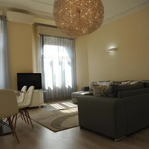 Apartment Budapesteasyflat Basilica Lux, Budapest