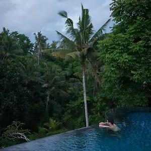 **** Aldeamento Turístico Tirta Arum Indonésia